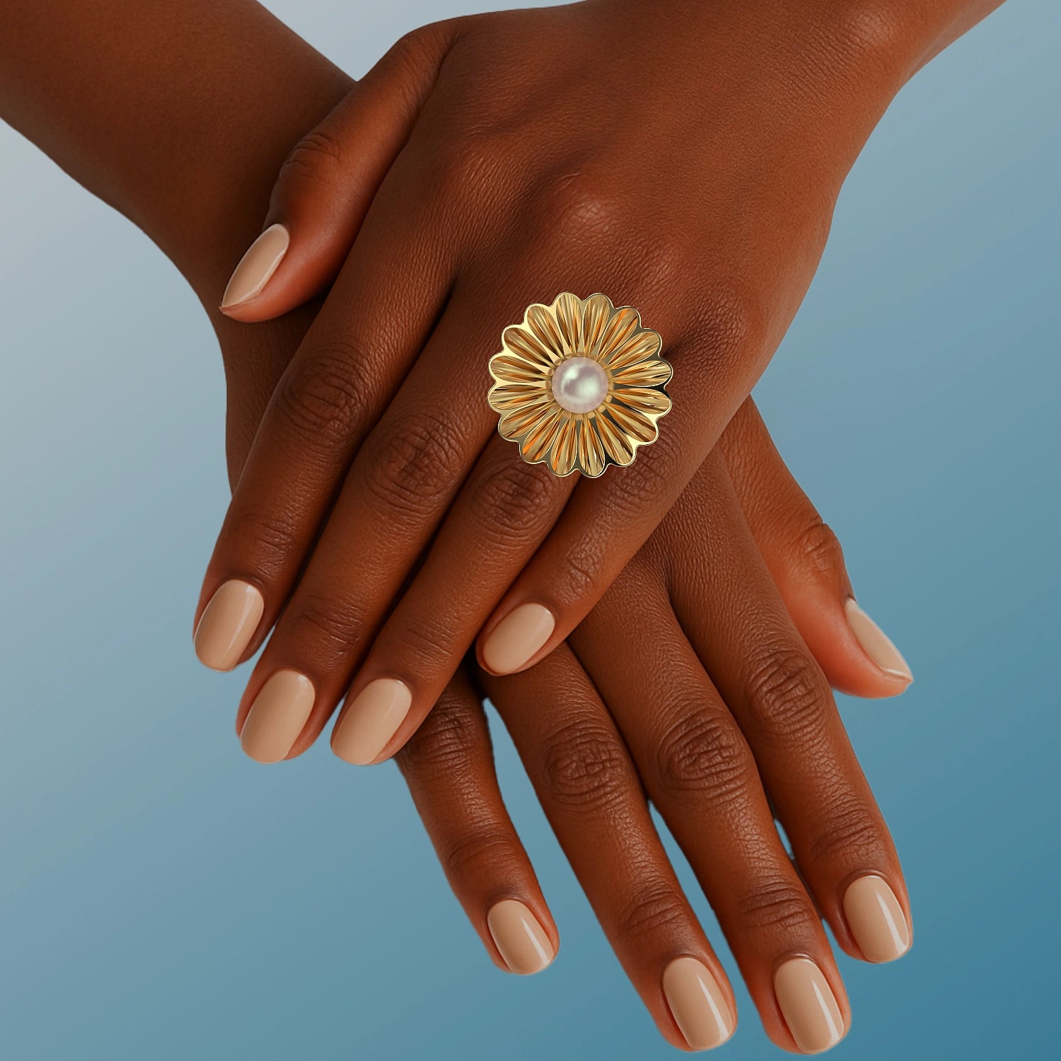 Versailles Ring in Yellow Gold and White Tahitian Pearl image 2